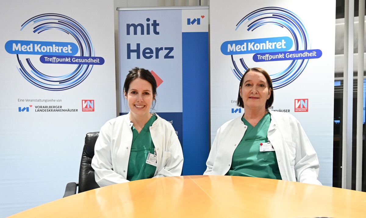 Primaria Silvia Brunold (r.) und Oberärztin Catherina Gärtner-Schramm sind Expertinnen, was Behandlungen an Mund, Zähnen und Kiefer betrifft.⇒vlkh