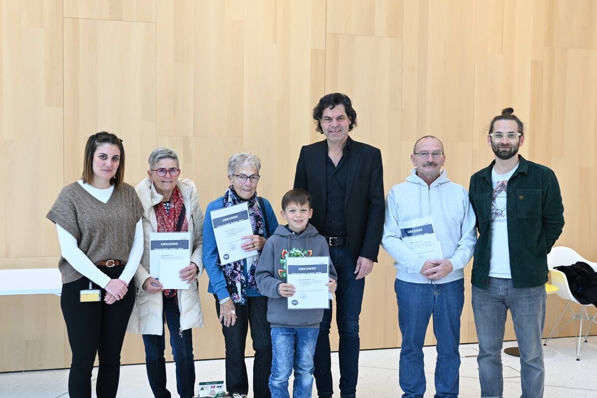 Sandra Moritsch mit Ingrid Nöckl, Rosina Scheiber, Emil Frei Schober, Bürgermeister Manfred Rädler, Günther Merk und dem Fahrradbeauftragten Stephan Pillwein. ⇒Stadt Feldkirch
