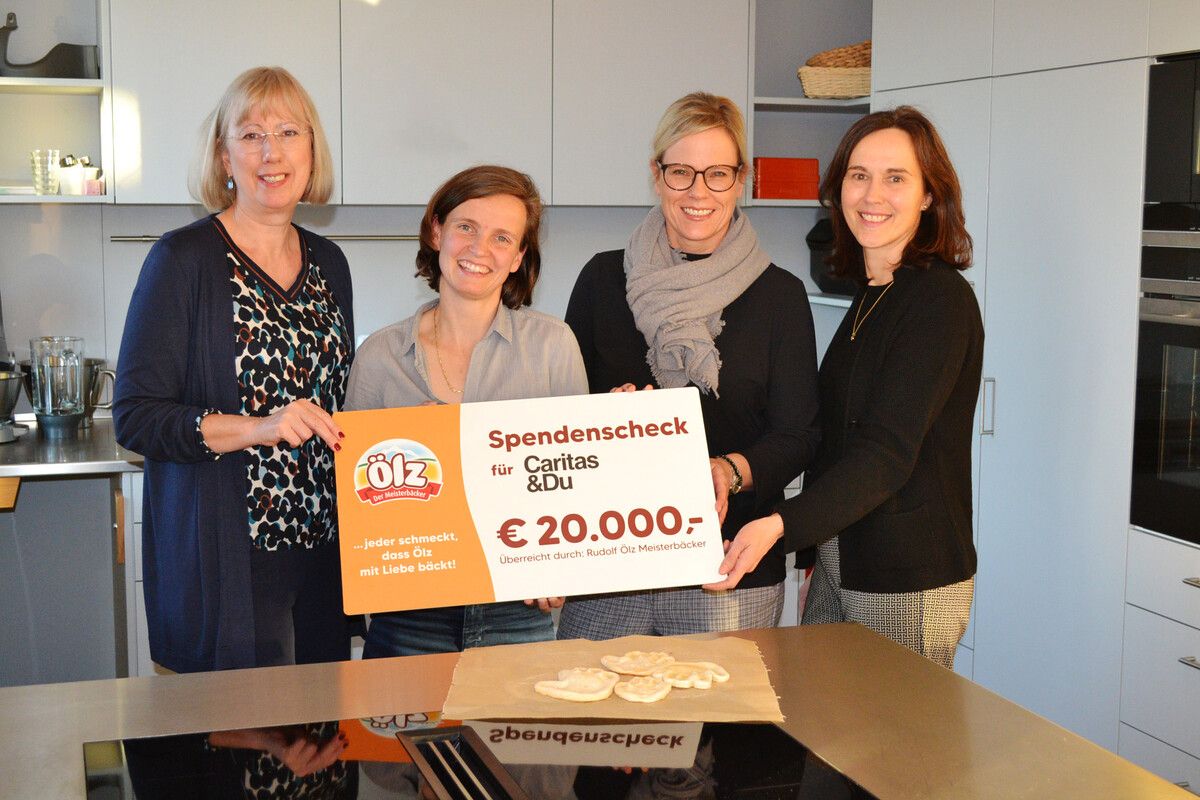 Spende Die Firma Ölz der Meisterbäcker zeigt vielfältiges soziales Engagement: Auch heuer darf sich das Familienhaus St. Michael der Caritas über einen Spendenscheck in Höhe von 20.000 Euro freuen. Den Scheck übergaben Doris Wendel und Carolin Dobler an Doris Müller.⇒caritas