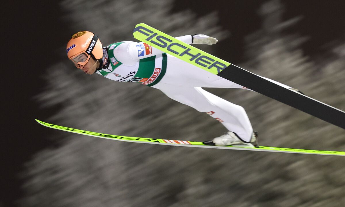 Stefan Kraft flog im finnischen Ruka auf zwei Podestplätze. Einmal reichte es für Platz zwei, am Sonntag schaffte es der Tiroler auf den zweiten Rang.⇒gepa