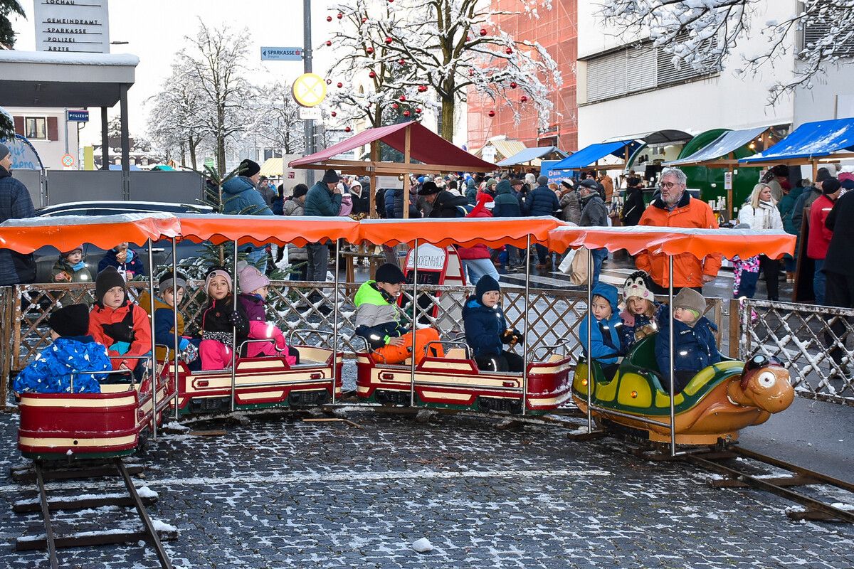 Strahlende Gesichter beim Züglefahren.