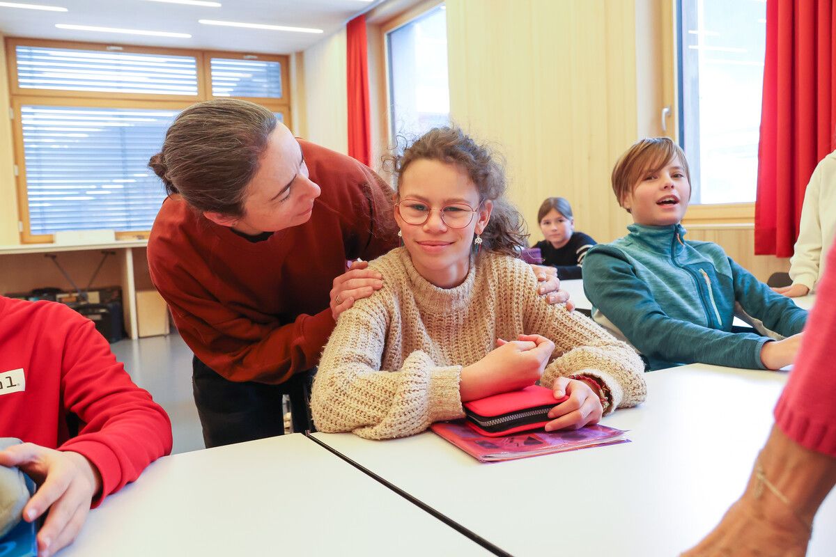 Susanne Covi begleitet und unterstützt Frida im Unterricht. Falls notwendig, gibt es auch einen Rückzugsort, um ungestörter lernen zu können. ⇒VN/Steurer