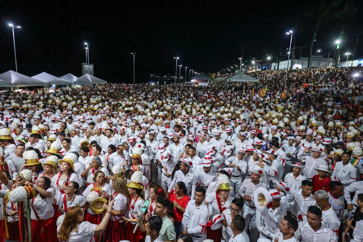 Tausende Menschen feierten in der Stadt Bragana in Brasilien die religiöse Feier „Marujada“ zu Ehren des heiligen Benedikt. AFP