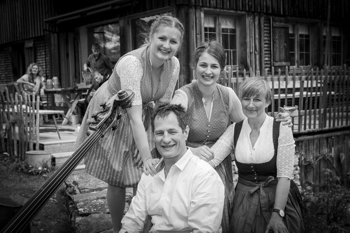 Traditionell verwurzelt, belebt die Familienmusik Fink Altes und auch Neues. VERANSTALTER