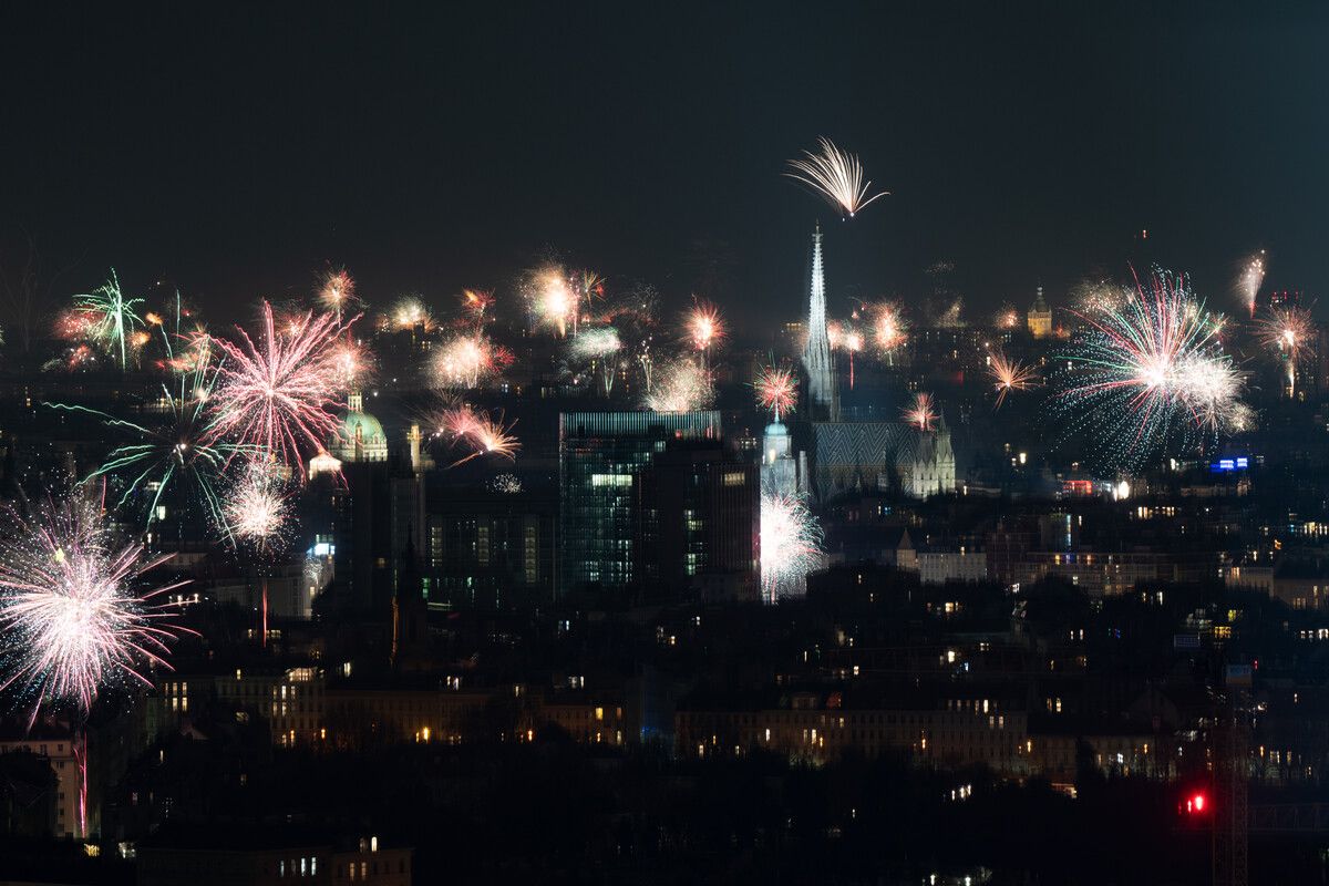 Umfrage: 40 Prozent schauen gerne an Silvester dem Feuerwerk zu.⇒APA/E. Manhart
