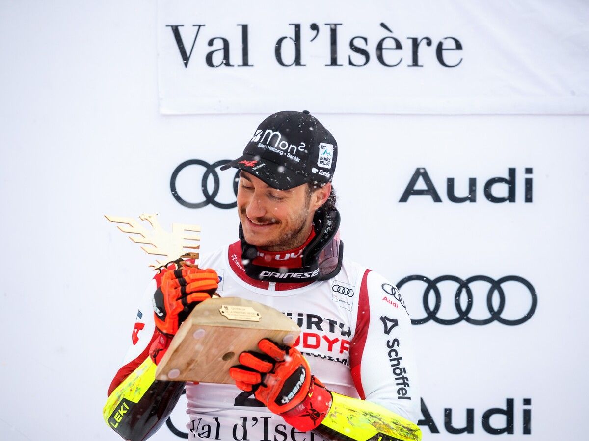 VAL D ISERE,FRANCE,14.DEC.24 - ALPINE SKIING - FIS World Cup, giant slalom, men, award ceremony. Image shows Patrick Feurstein (AUT). Keywords: trophy. Photo: GEPA pictures/ Matic Klansek