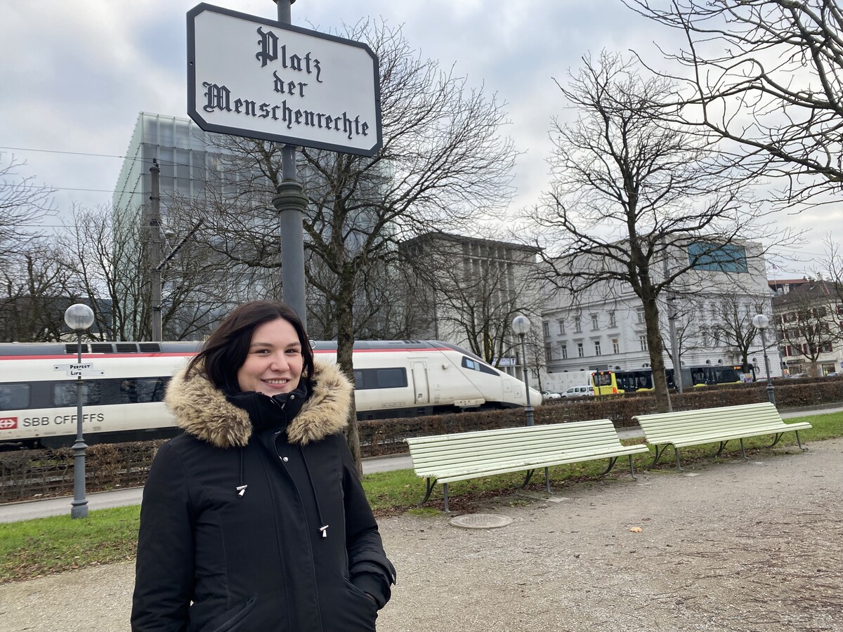 Viktoria Berkmann gehört zum Organisationsteam der Vorarlberger Plattform für Menschenrechte, welche die Eröffnung veranstaltete.⇒vn/PEM