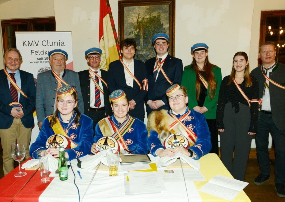 Vorne: Marie Hammerer, Sophia Stieger, Jakob Hammerer. Hinten: Wolfgang Matt, Wolfgang Burtscher, Benedikt König, Jakob Oberndorfer, Moritz Weber, Sarah Stöckl, Lisa-Marie Handle und Arno Meusburger. ⇒MIMA