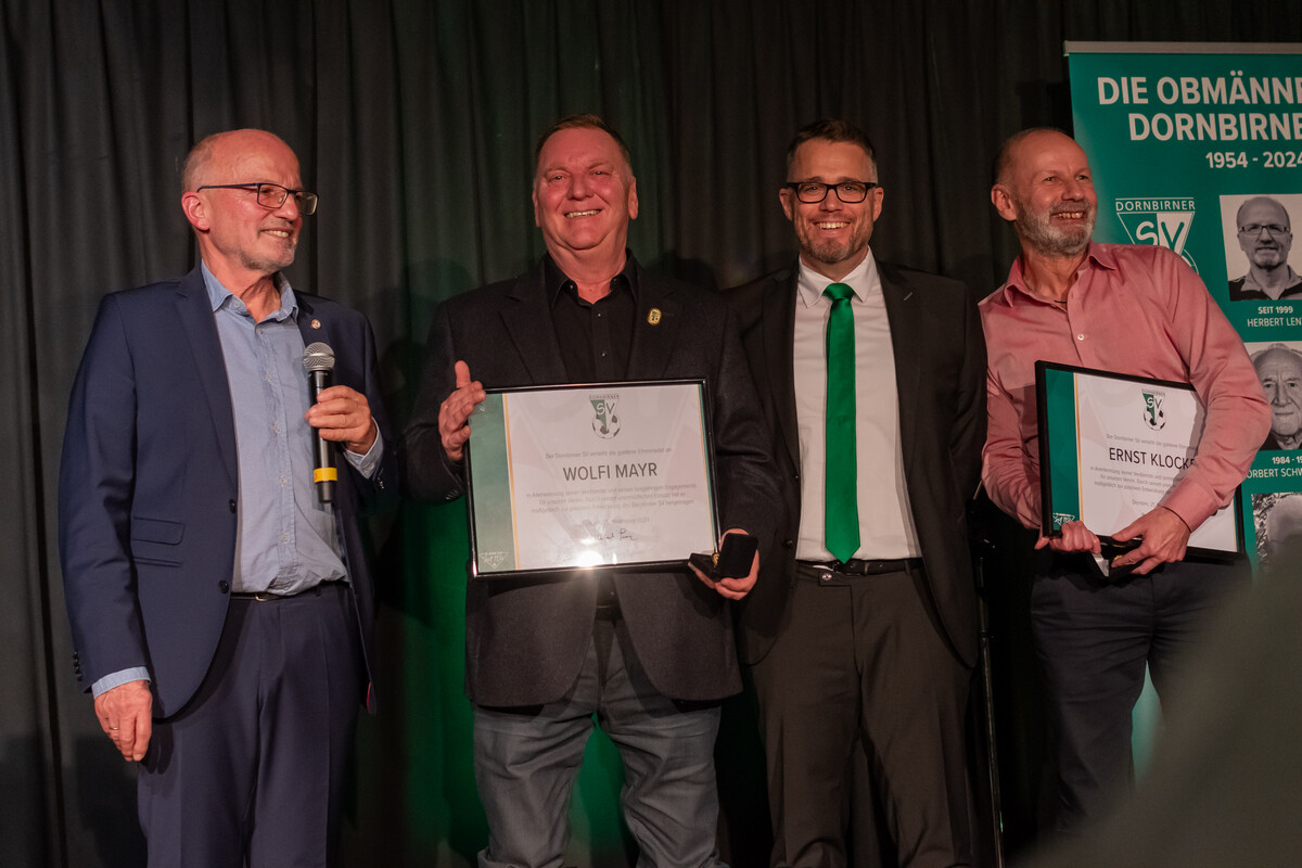 Wolfi Mayr und Ernst Klocker erhielten die goldene Ehrennadel.⇒CTH