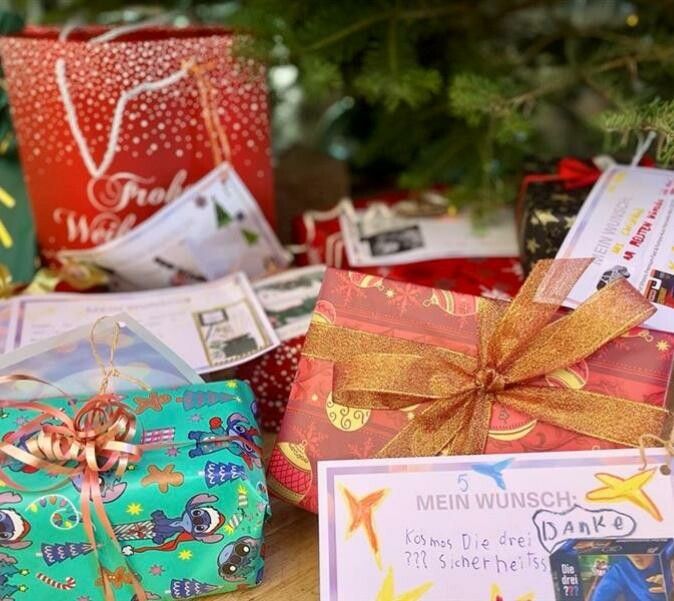 Zahlreiche Geschenke wurden gesammelt.
