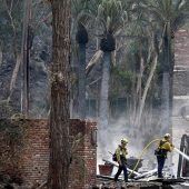 Feuerwehr macht im Kampf gegen Waldbrand in Malibu Fortschritte