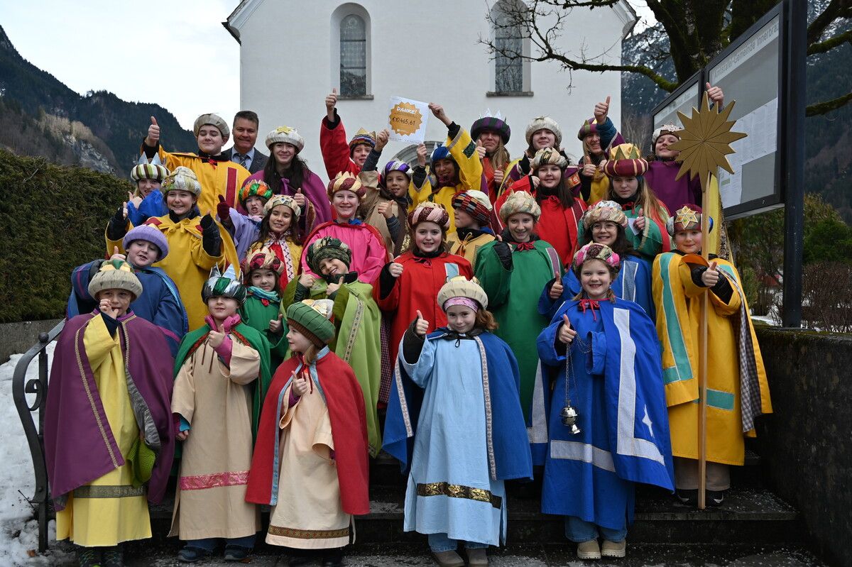 31 Brazer Kinder und Jugendliche gingen als Sternsinger von Haus zu Haus. ⇒DOB (2)
