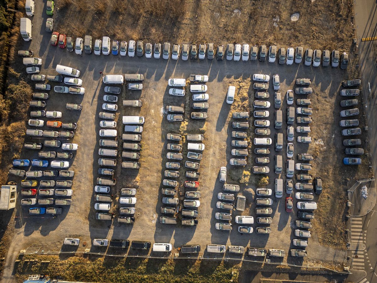 Auto Gerster lagert Fahrzeuge auf dem ehemaligen Bauhaus-Areal. Platz gibt es hier für über 400 Autos. ⇒VN/Paulitsch