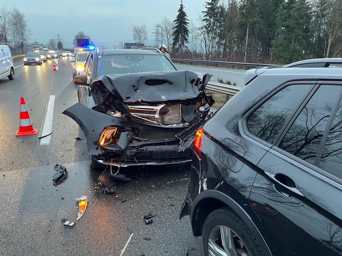 Bei dem Unfall auf der Rheintalautobahn, Höhe Hohenems, wurden insgesamt vier Fahrzeuge beschädigt. ⇒Feuerwehr Hohenems (2)