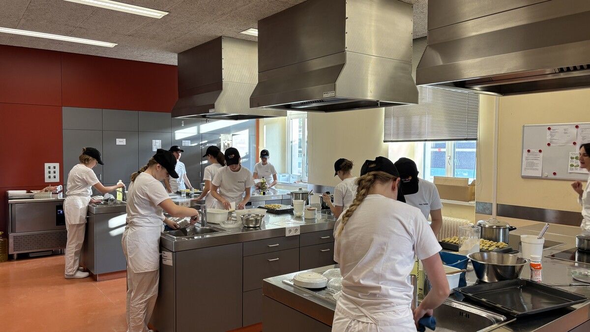 Bei der dreijährigen Fachschule für wirtschaftliche Berufe wird eine praktische Zusatzausbildung in Diätküche angeboten.⇒Russmedia Archiv