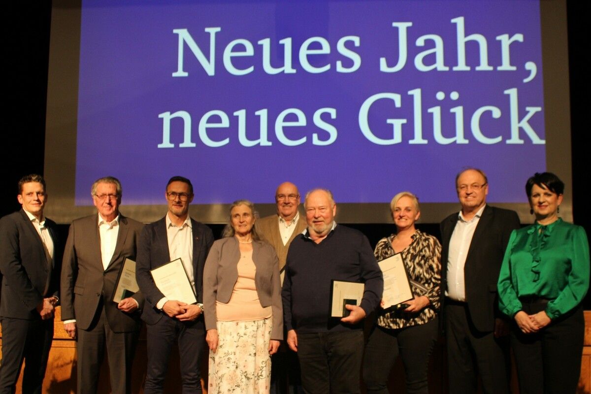 Beim Neujahrsempfang der Marktgemeinde Lauterach auch Tradition, verdiente Ehrenamtliche mit dem Marktsiegel auszuzeichnen.