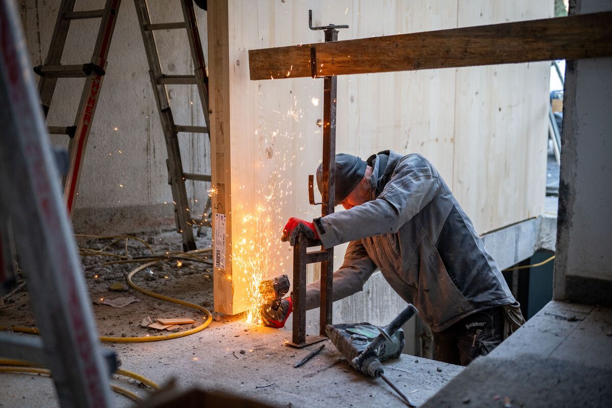 Bis zu 30 Handwerker sind auf der Baustelle tätig.