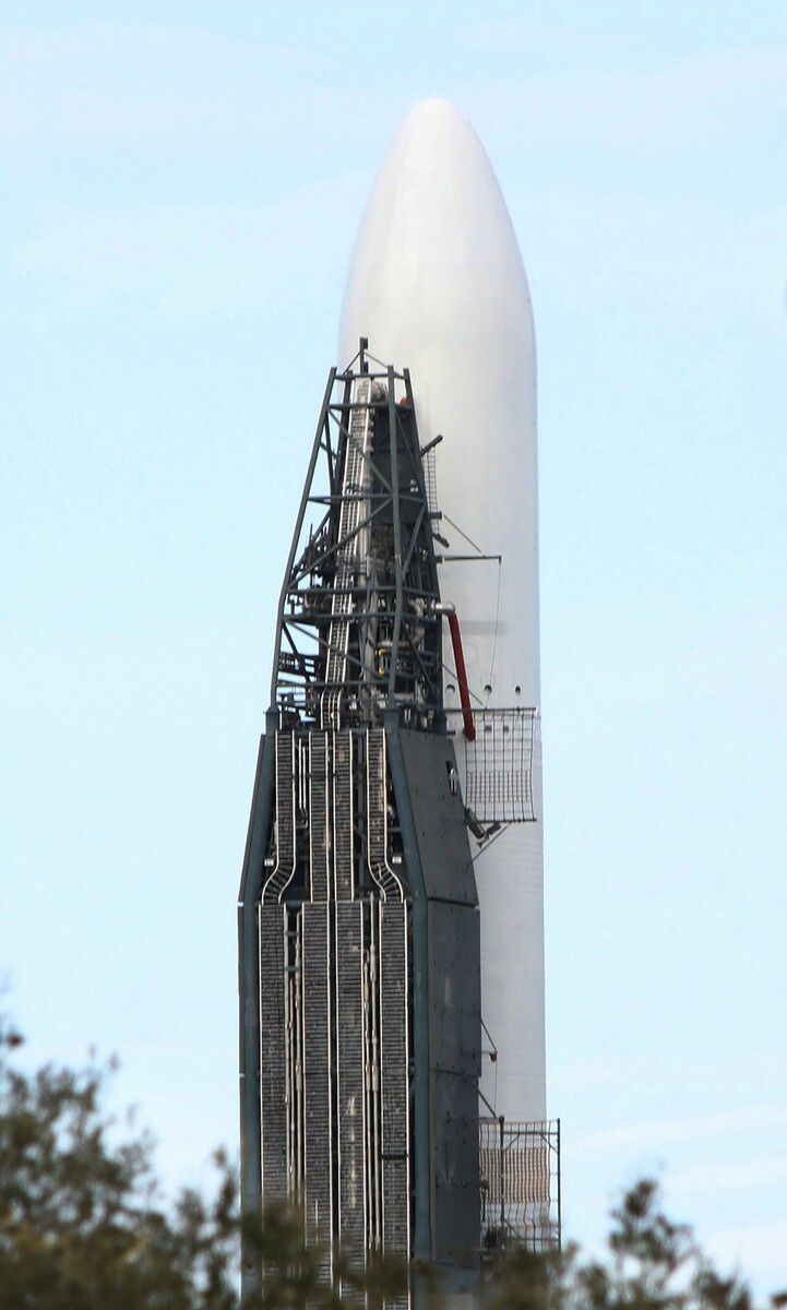 Blue Origins New-Glenn-Rakete vor Jungfernflug am Samstag im Kennedy Space Center in Cape Canaveral auf der Startrampe. AFP/Newton. 