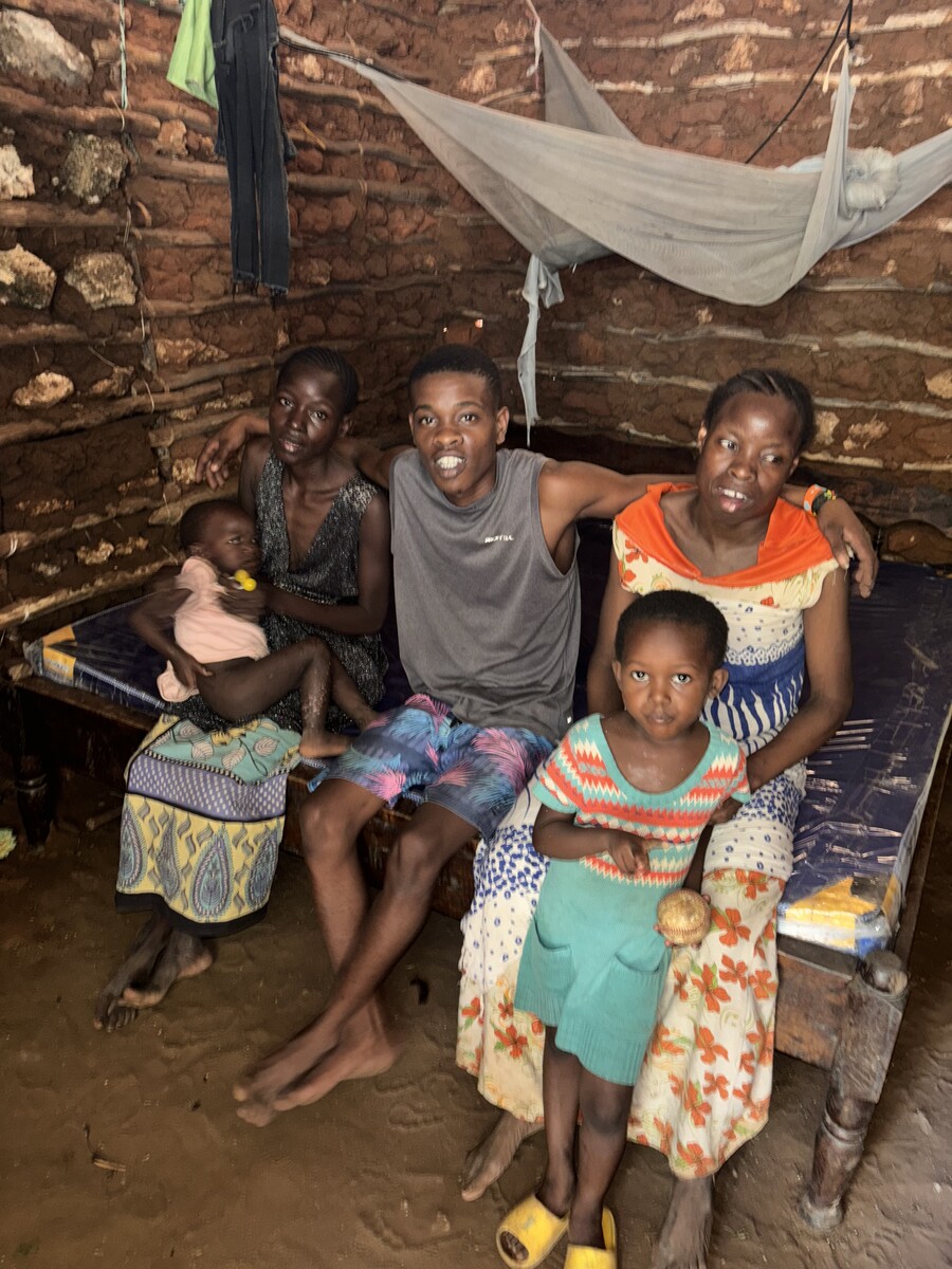 Dankbare Menschen in Kenia.⇒Rützler