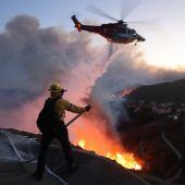 Tausende fliehen vor Flammen