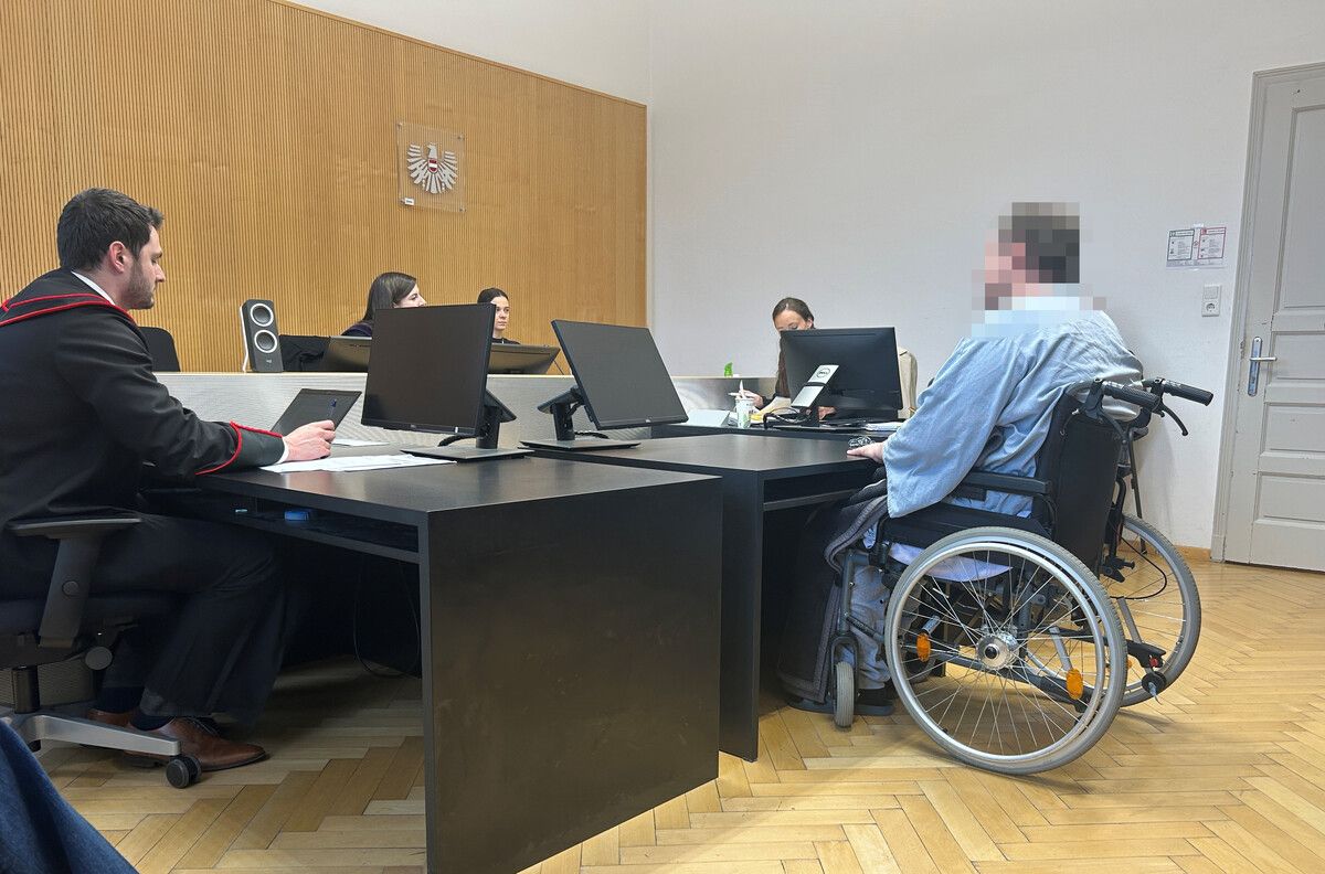 Der Angeklagte bestritt sämtliche Vorwürfe und bezeichnete sich selbst als Opfer.⇒ vn/gs