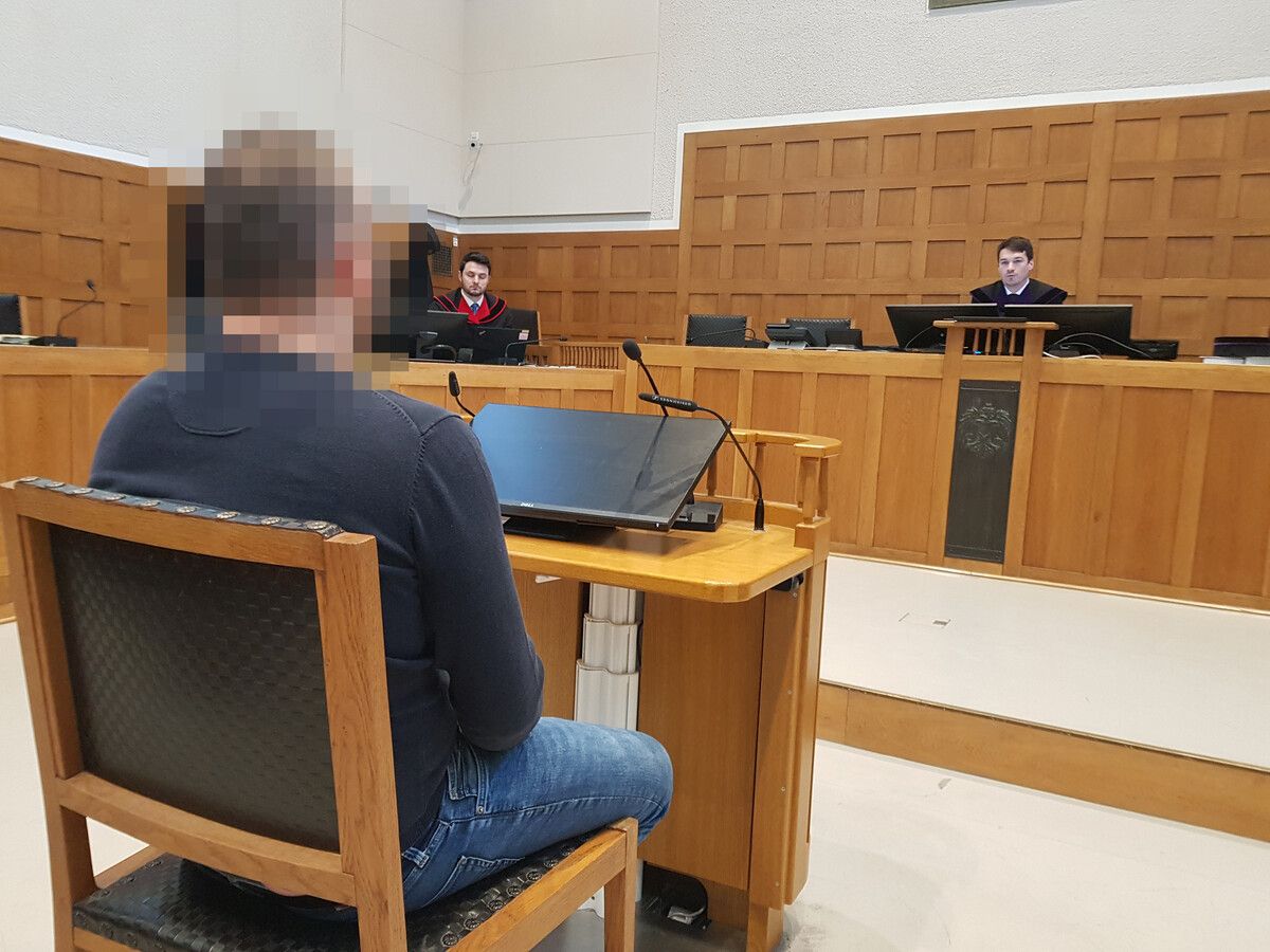 Der Angeklagte schien den Prozess recht amüsant zu finden. ⇒Eckert