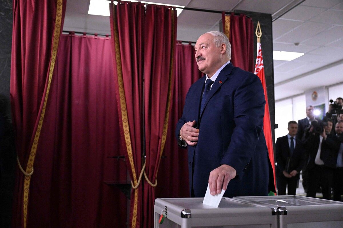 Der autoritäre Langzeitmachthaber von Belarus, Alexander Lukaschenko, ließ sich am Sonntag mit einer inszenierten Wahl im Amt bestätigen. AFP