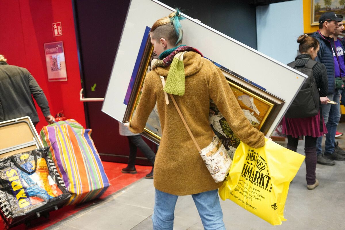 Der Flohmarkt ist immer für ein Schnäppchen gut. ⇒Flohmarkt