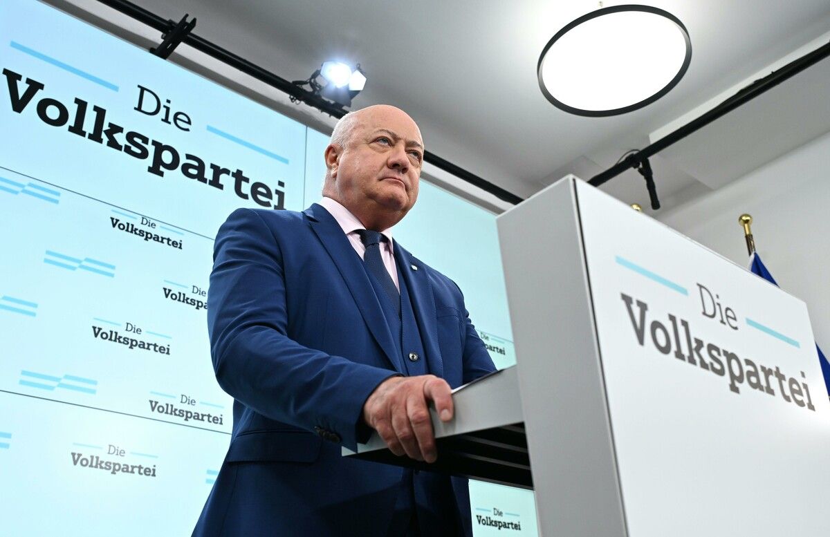 Der geschäftsführende ÖVP-Chef Christian Stocker will mit der FPÖ sprechen. Er forderte „ehrliche Antworten“. ⇒APA, AFP