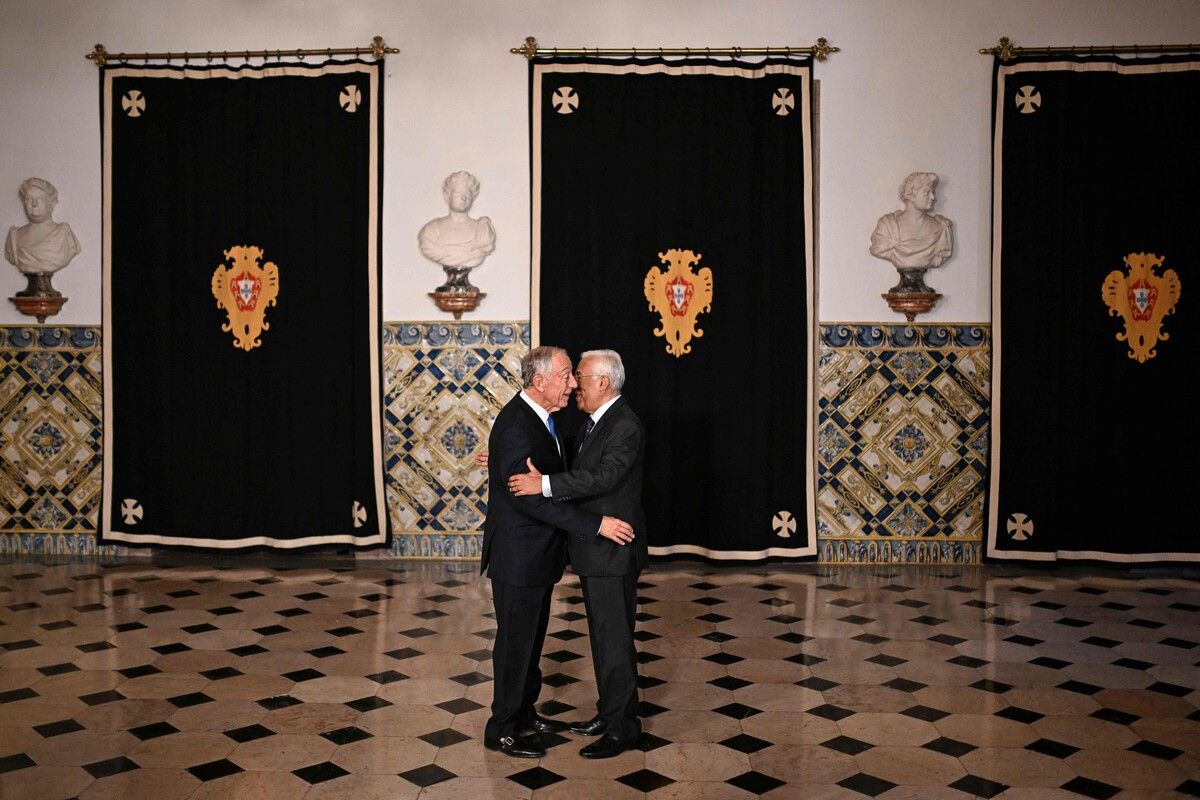 Der portugiesische Präsident Marcelo Rebelo de Sousa (l.) begrüßt den Präsidenten des Europäischen Rates Antonio Costa im Belem-Palast. AFP