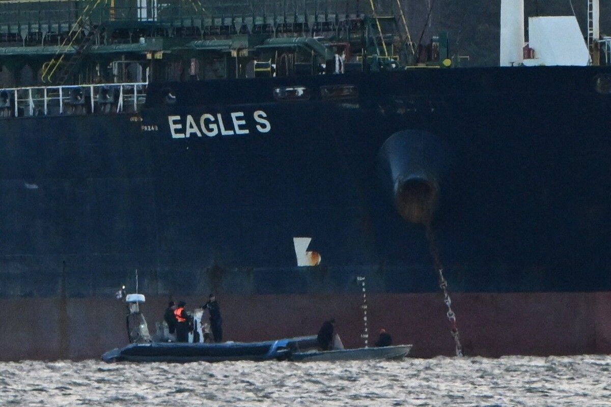 Die finnische Küstenwache lässt die Eagle S nicht aus den Augen.⇒AFP