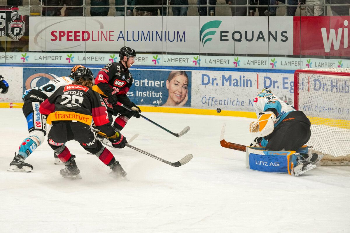 Die Pioneers mit Julian Metzler und Brady Gilmour kämpften bis zur letzten Sekunde und setzten sich in einem spannenden Spiel knapp gegen Linz durch.⇒Stiplovsek