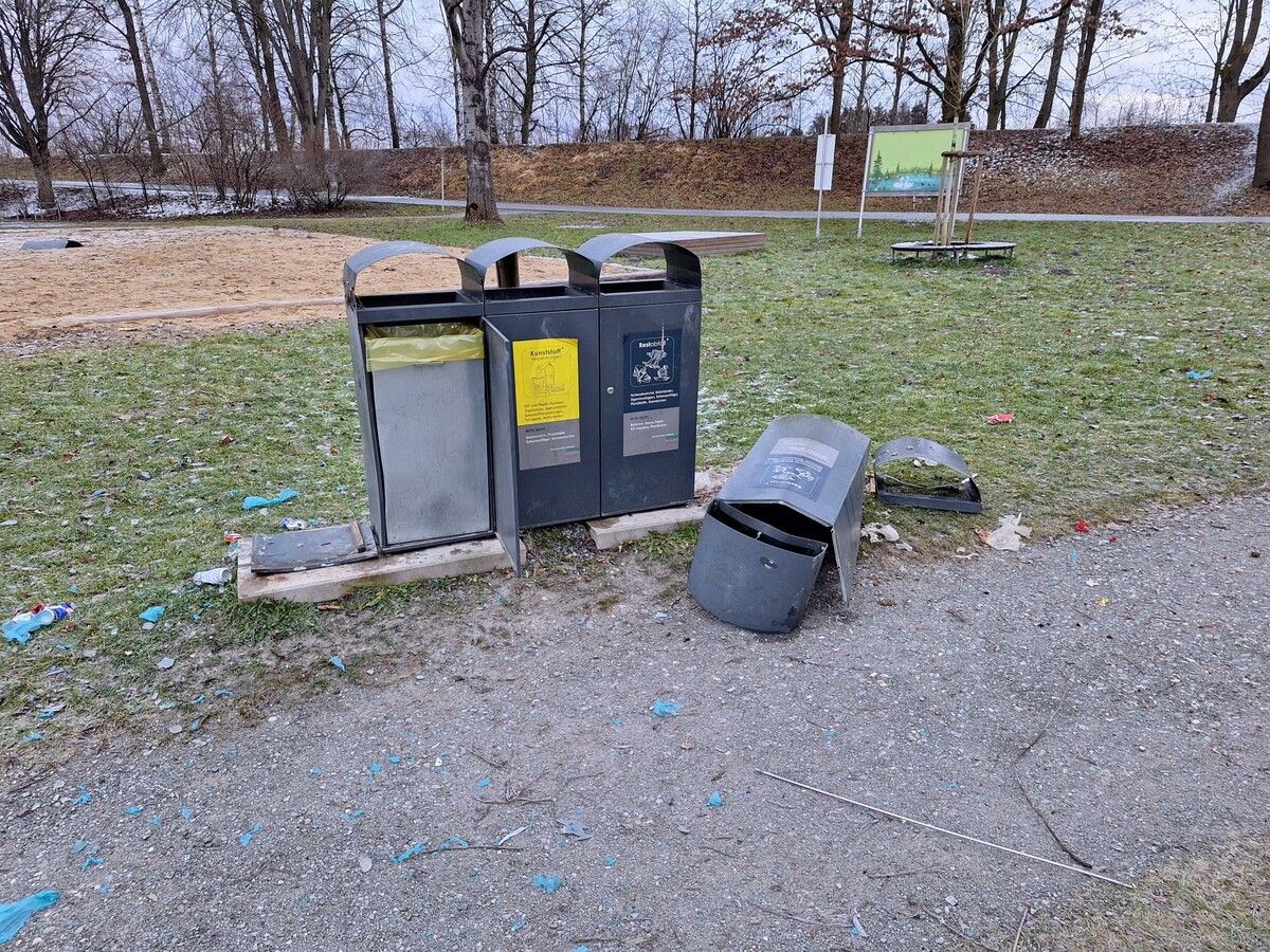 Die Polizei hofft auf Hinweise aus der Bevölkerung, die helfen, die Vandalen, die am Alten Rhein hohe Schäden verursacht haben, ausfindig zu machen.⇒Schreiber