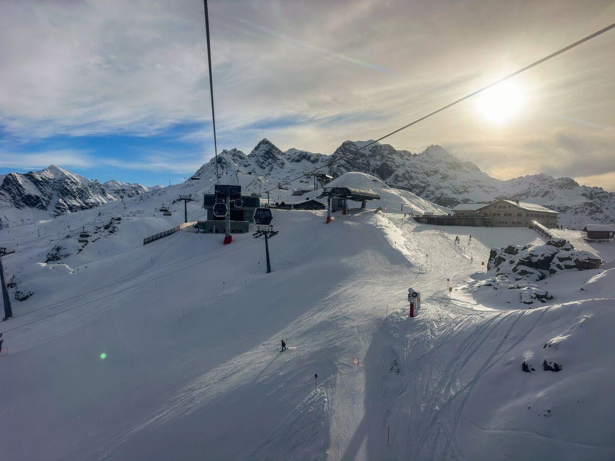 Die Skigebiete hoffen auf Schnee. ⇒VN/steurer