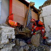 Überlebende nach Erdbeben in Tibet geborgen