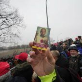 Die ersten Kilometer im knallroten Boliden