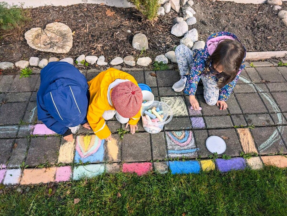 Digitaler Infoabend des Montessori Kindergartens Sunnahüsle: Einblicke in den Alltag und die Montessori-Pädagogik – bequem von zu Hause aus.