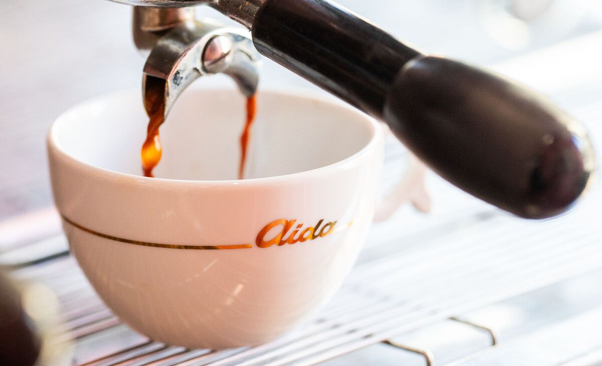 Eine aromatische Tasse Kaffee soll dem Herzen guttun, vor allem, wenn sie zur richtigen Tageszeit getrunken wird.⇒symbol/apa
