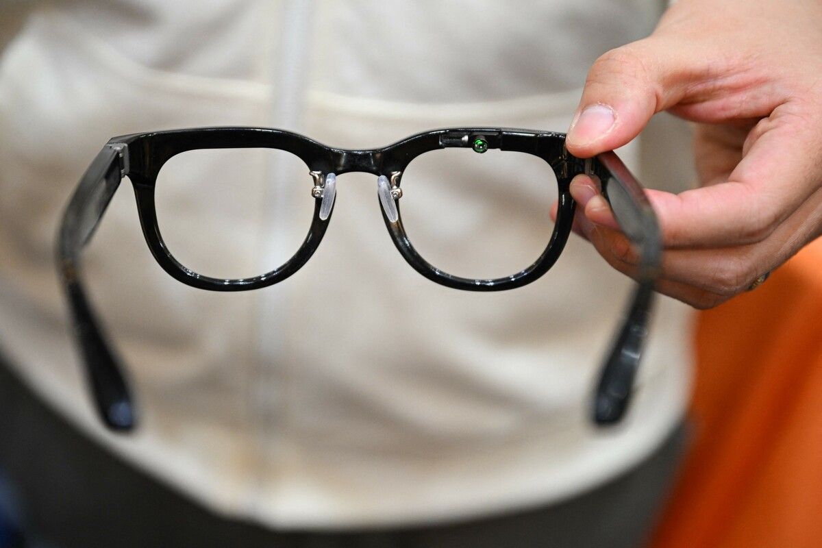 Eine neue KI-Brille von Halliday mit unsichtbarem Display wurde bei der Consumer Electronics Show (CES) in Las Vegas präsentiert. AFP