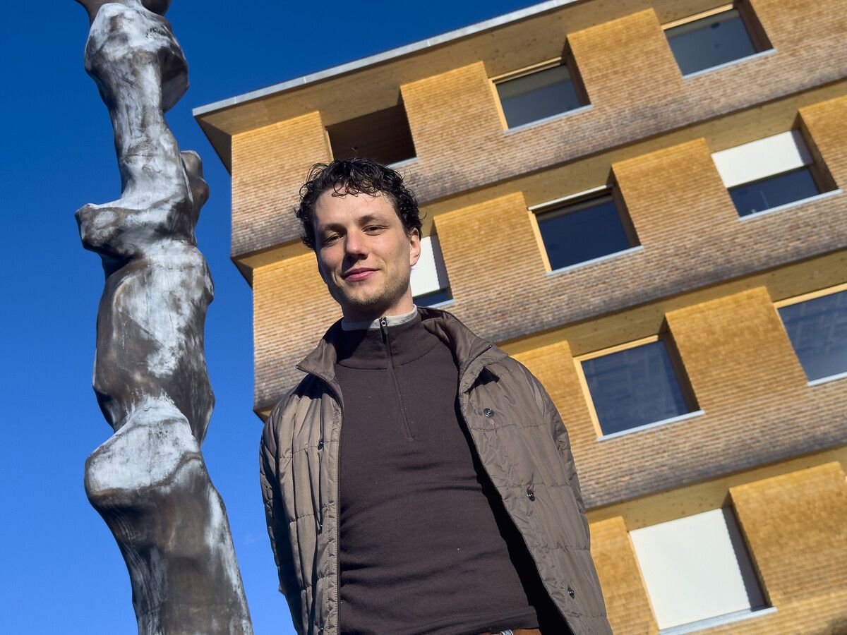 Emmanuel Troy (31) ließ sich für eine Kunst-am-Bau-Ausschreibung ein Konzept rund um heimische Künstler und eine in Aluminium gegossene Skulptur einfallen. ⇒VN/Paulitsch