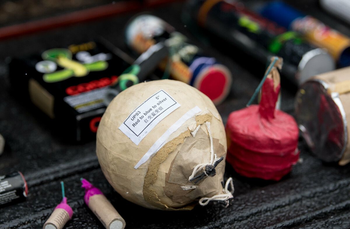 Illegales oder selbst gebautes Feuerwerk ist besonders gefährlich. ⇒DPA