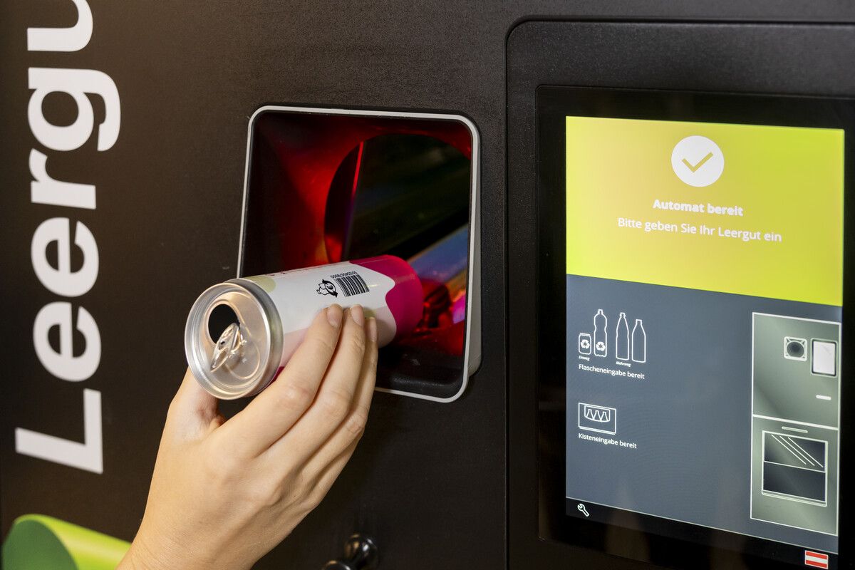 In den meisten Supermärkten stehen Rücknahmeautomaten zur Verfügung. Auch eine manuelle Rücknahme ist möglich. ⇒EWP