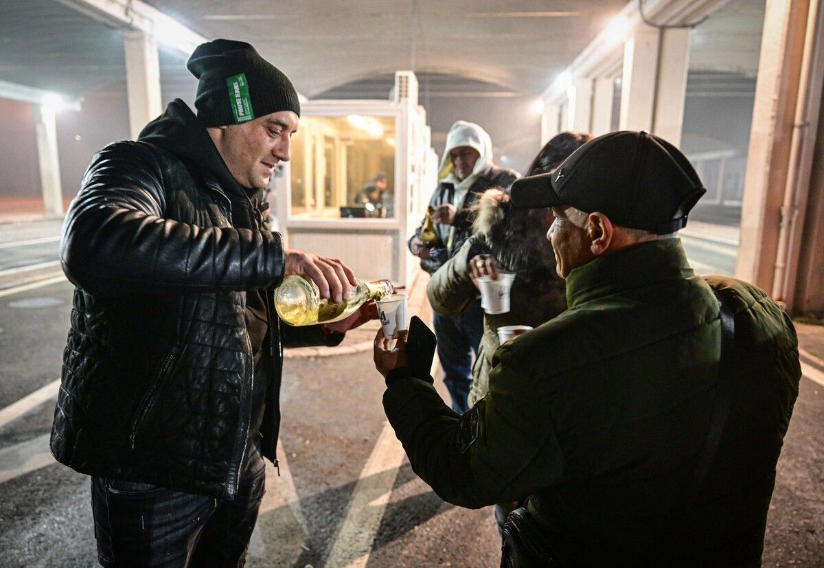 In Rumänien und Bulgarien wurde an den Grenzen gefeiert. ⇒AFP