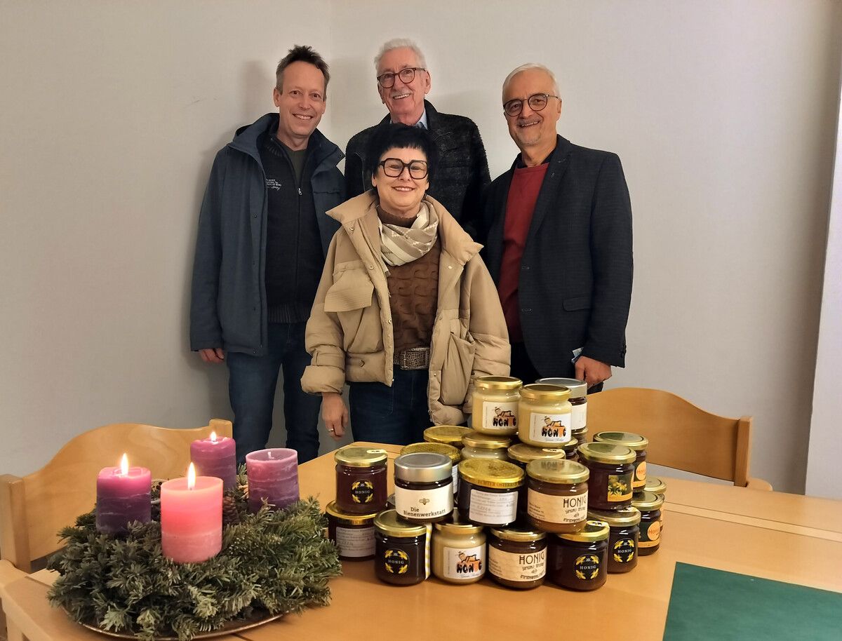 Johann Müller (hinten v.l.), Werner Drexel, Franz Ulbing, vorne: Brigitte Natter.⇒Stadt Hohenems