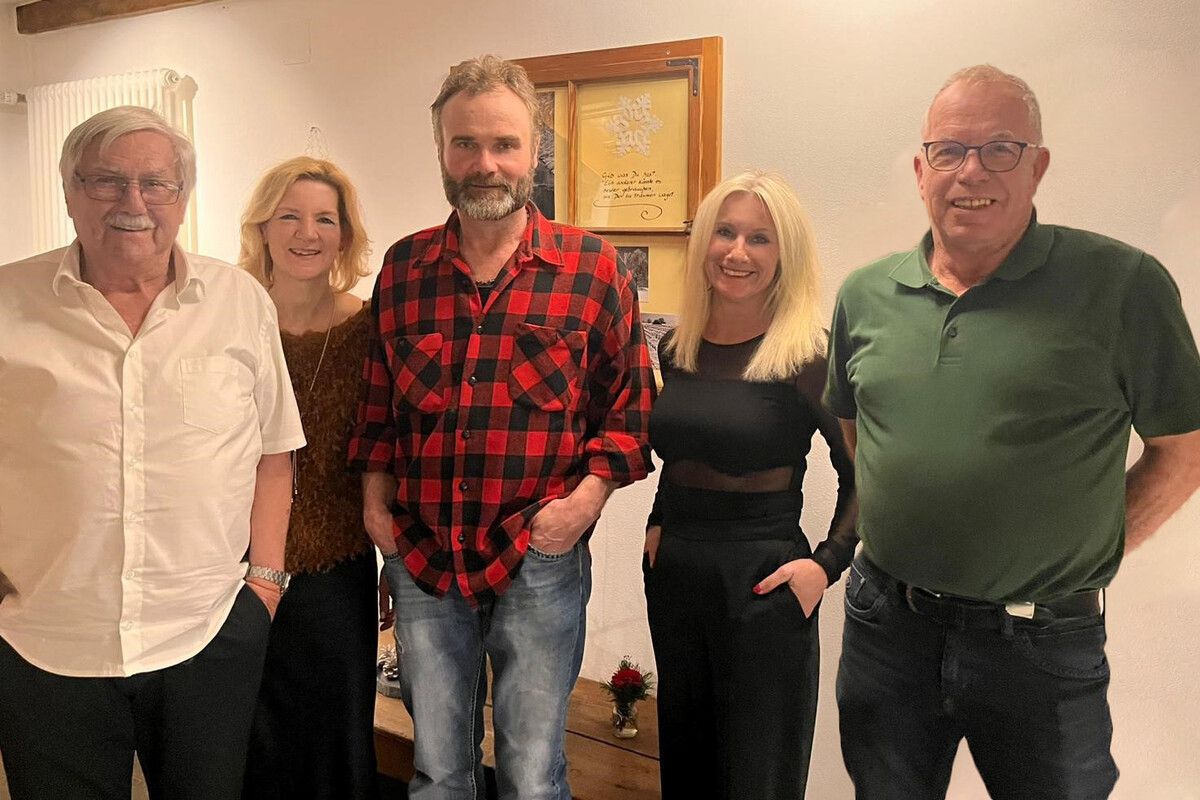 Jubilare Bei der „Jahresrückblickfeier“ der Feldkircher Böhler Firmengruppe wurden (v. l.) der frühere Geschäftsführer Horst Böhler für 60 Jahre, Yvonne Schwarz (15 Jahre), Josef Srnko (30 Jahre), Brigitte Hirschauer (35 Jahre) und Christian Walch (25 Jahre) für ihre Treue zum Unternehmen geehrt.⇒ Fa