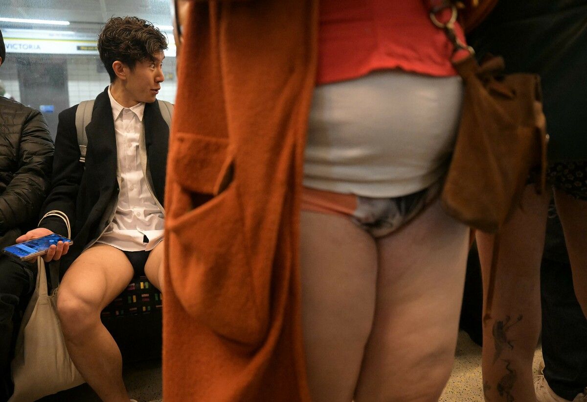 Keine Hosen in der U-Bahn: Das war in über 60 Städten der Welt Motto des Tages, das auch manche Briten in London verfolgten. AFP
