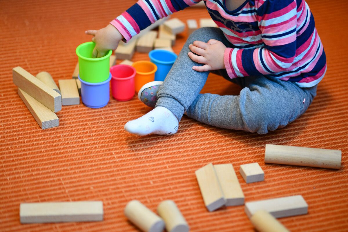 Kinder zu Hause zu betreuen statt in den Kindergarten zu schicken: Das könnte bald gefördert werden. ⇒APA/DPA