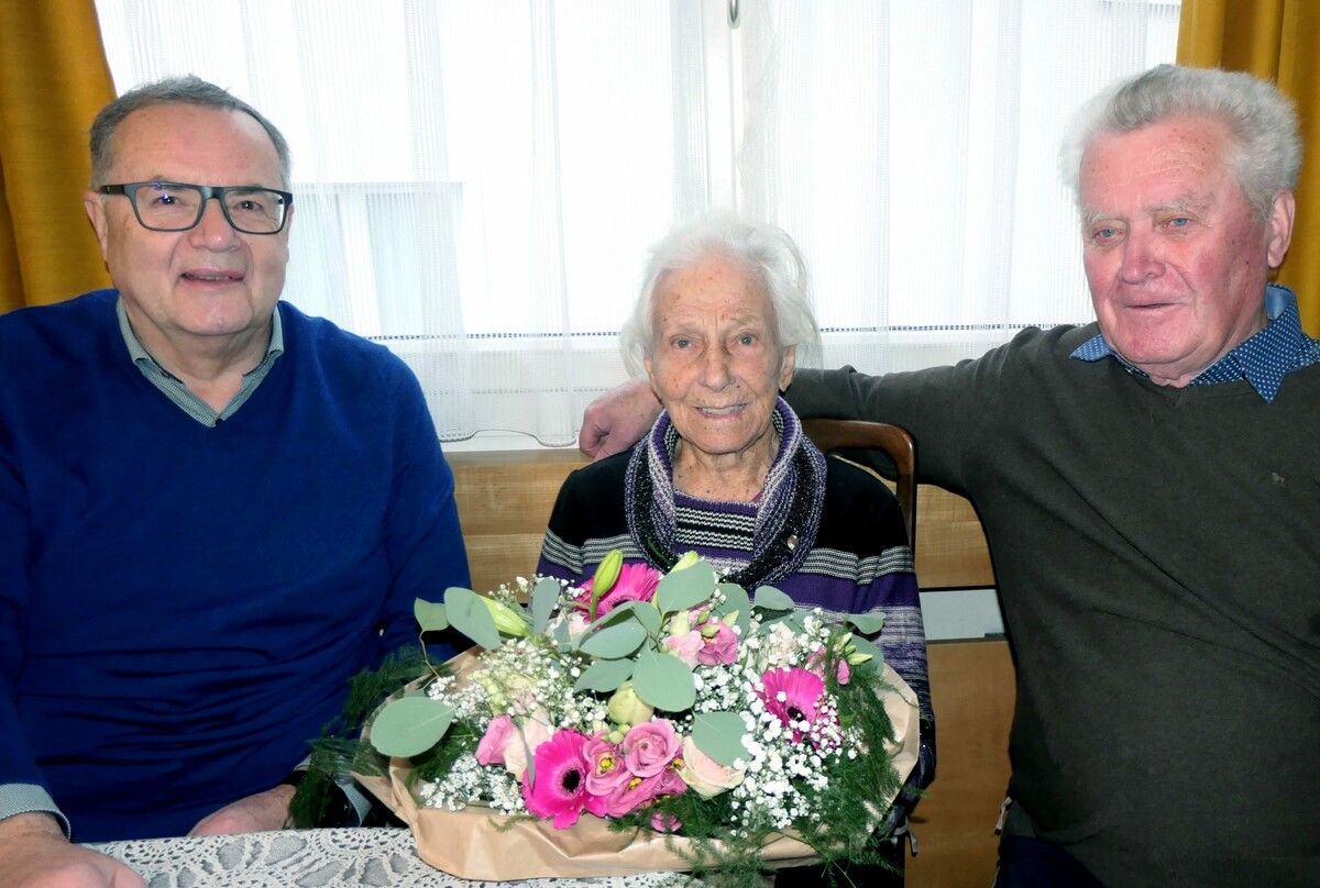 Klara Bohle feierte 100 Jahre und blickt auf 35 Jahre Vereinsmitgliedschaft.⇒verein