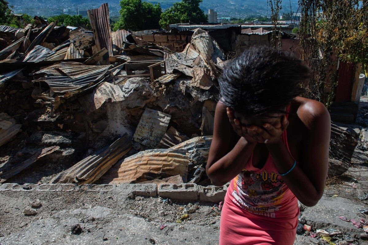 Kriminelle Banden haben das Haus dieser Frau in Haiti zerstört.⇒AFP
