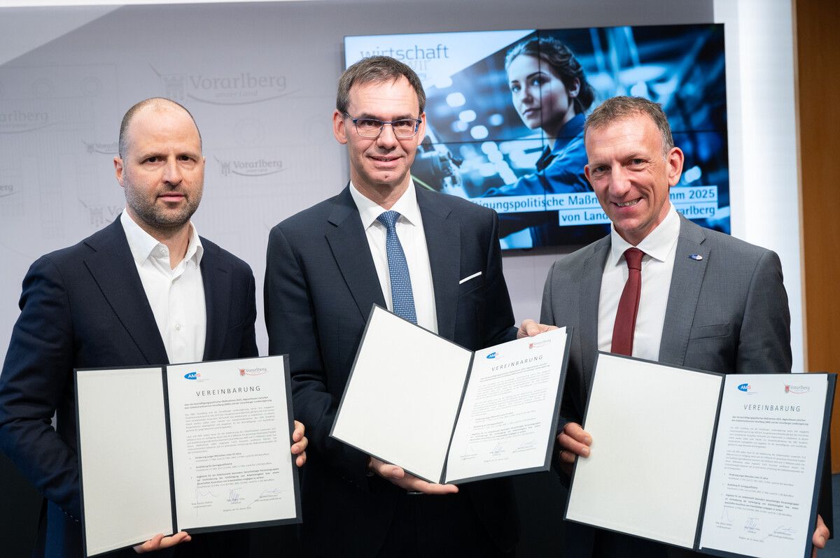 Landeshauptmann Markus Wallner und Wirtschaftslandesrat Marco Tittler sowie AMS-Landesgeschäftsführer Bernhard Bereuter.⇒vlk/serra